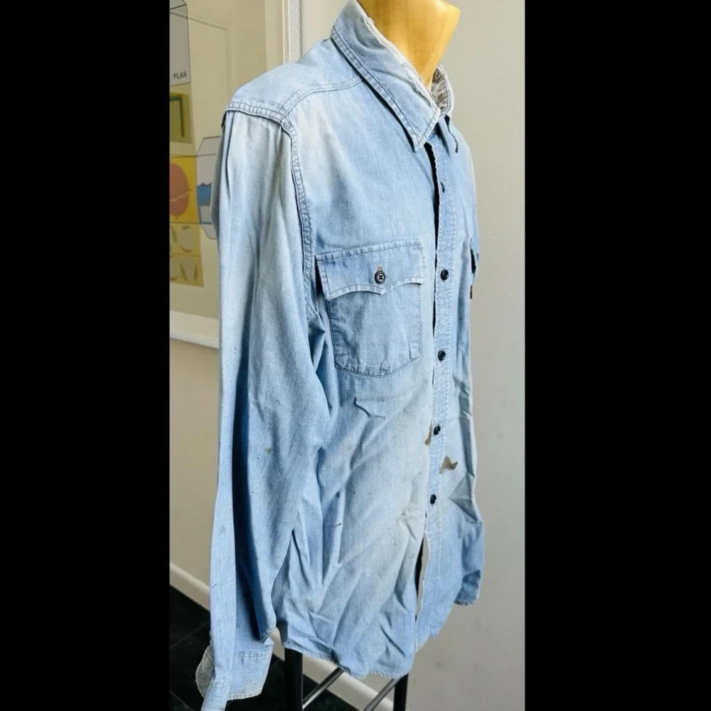 VINTAGE 1970s LEVI'S WORK SHIRT ORANGE TAB BLUE DENIM CHAMBRAY DISTRESSED XL - Picture 5 of 10